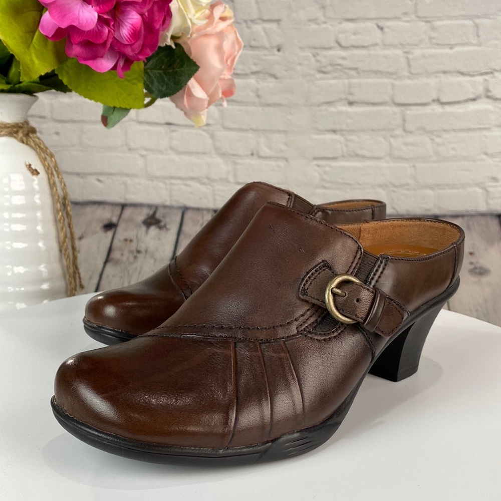 NWT: EARTH SPIRIT CLASSICS Brown Leather Mules